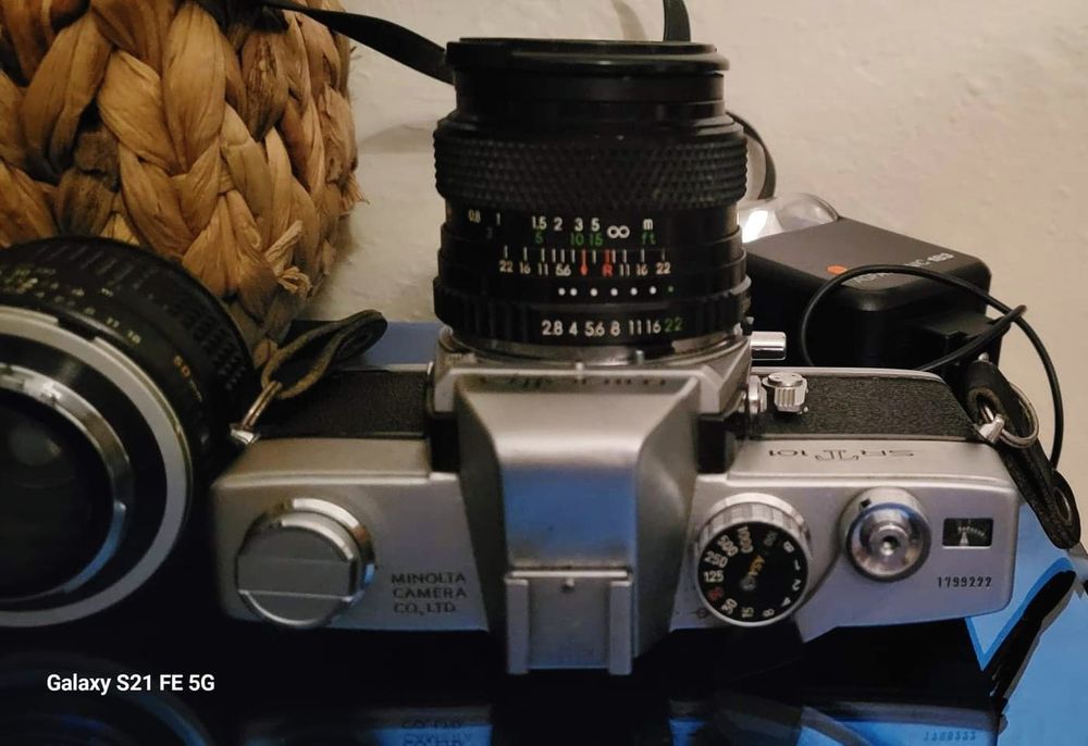Minolta, flash e duas objectivas. Anos 70, em muito bom estado.