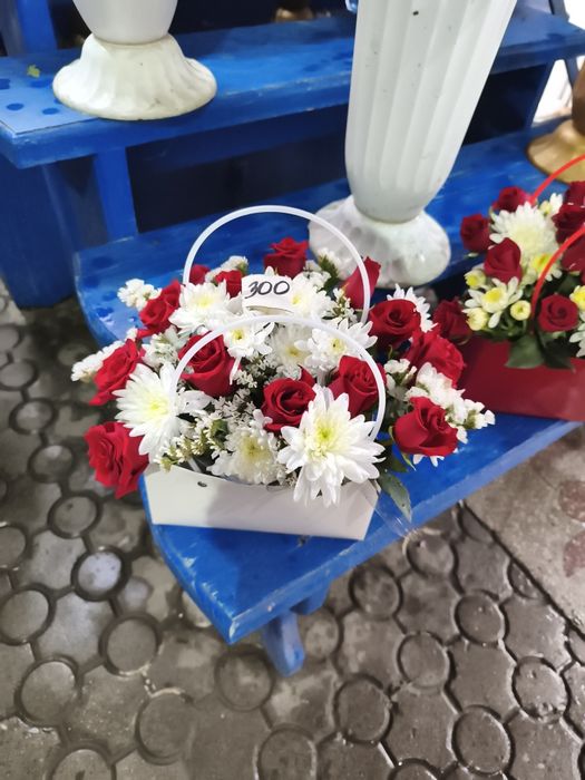 Квіти доставляю вітаю зднем народж