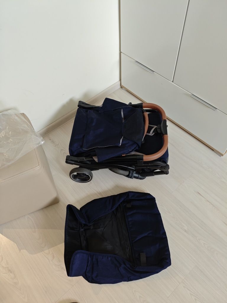 Spacerówka składana turystyczna MOMI OFRA bardzo lekka