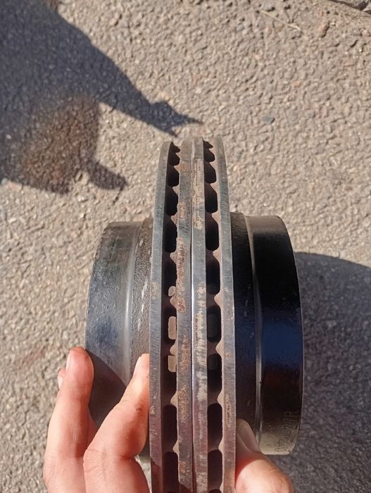 Продам задні тормозні диски на е46 (176мм)