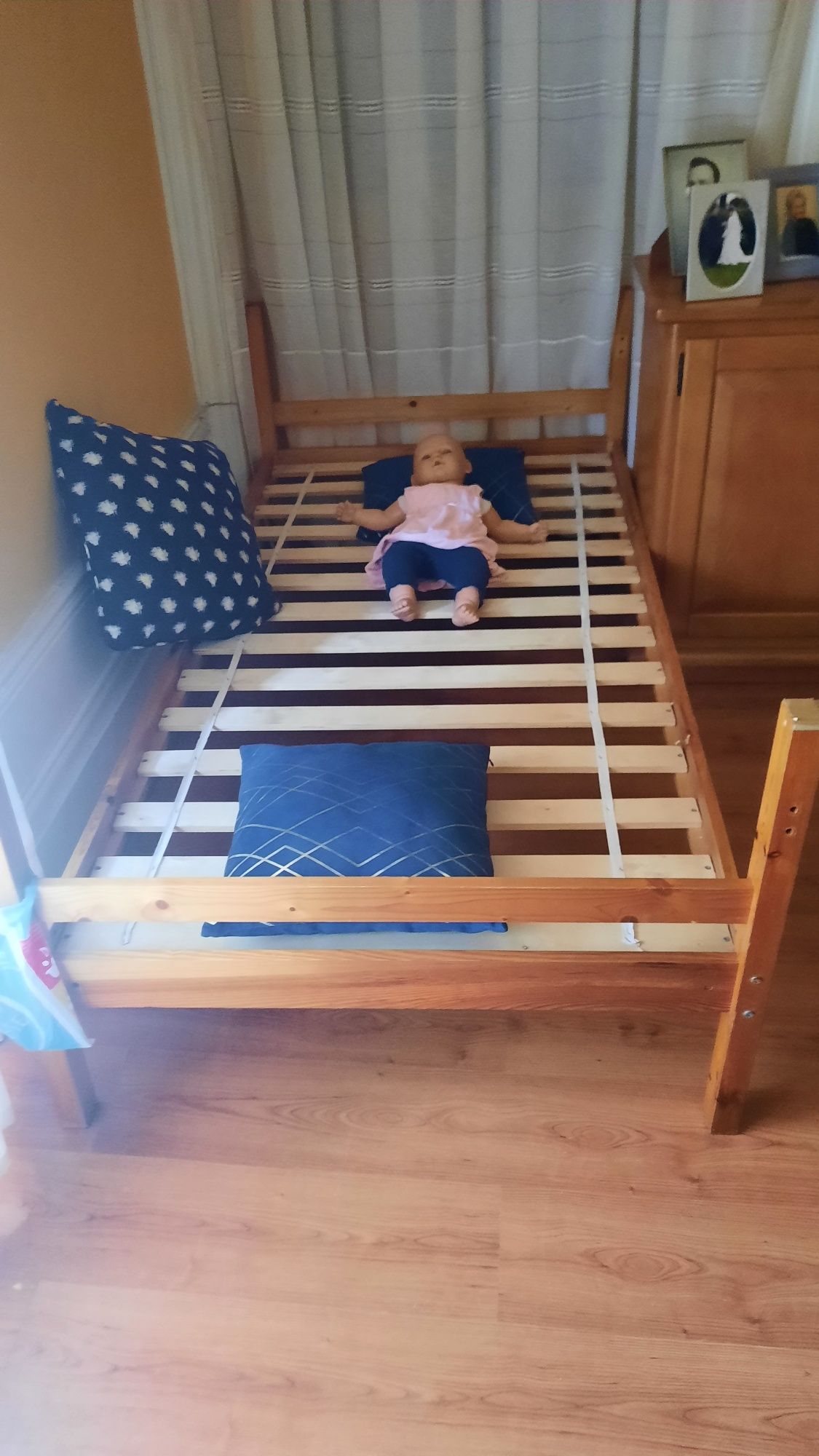 Cama de solteiro só 30 euros