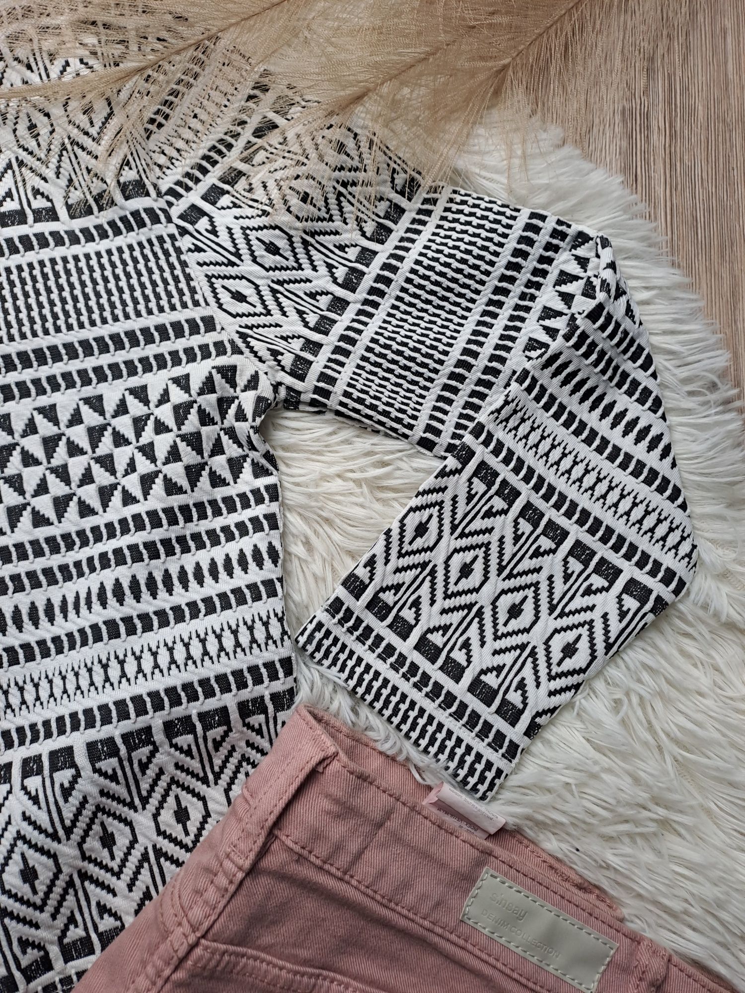 Półgolf Czarno-Biały | Haftowany Wzór Aztecki Vintage | Rozmiar S/XS |