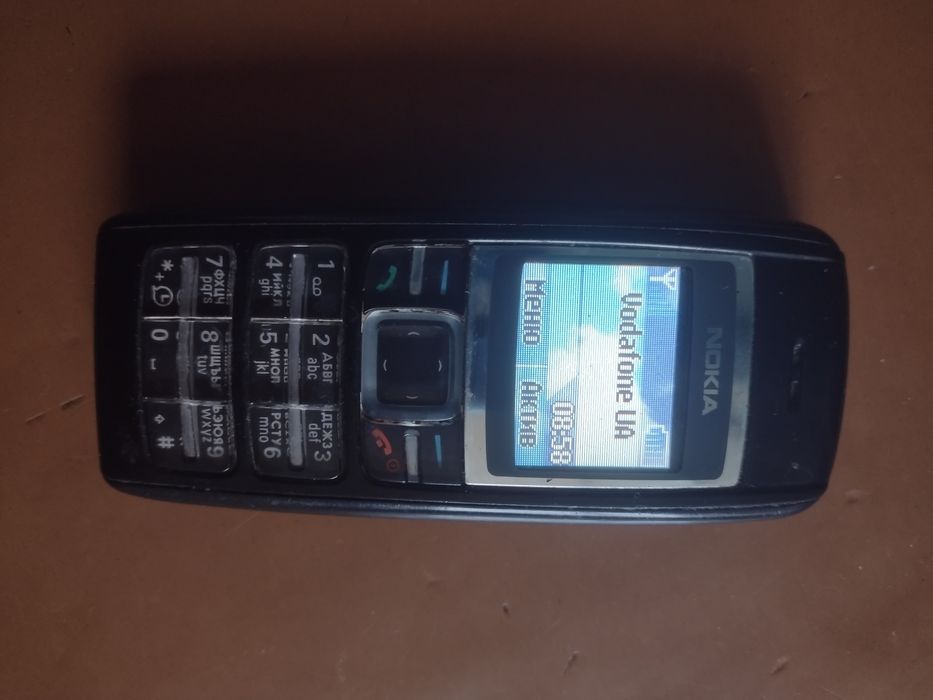 Телефон Нокіа с зарядним