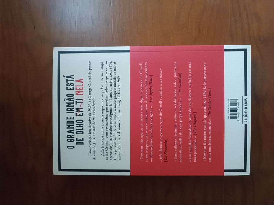 Livro: "Julia" de Sandra Newman