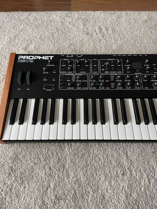 Sequential PROPHET REV2 - jak nowy