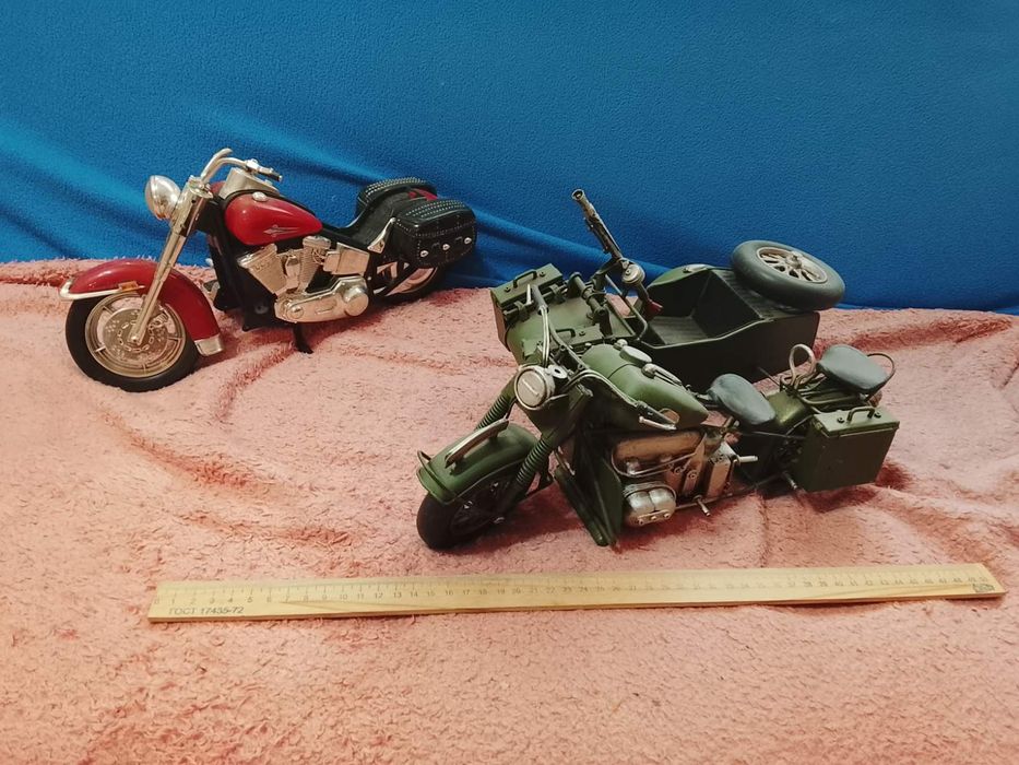 Два мотоцикла. Большие модели