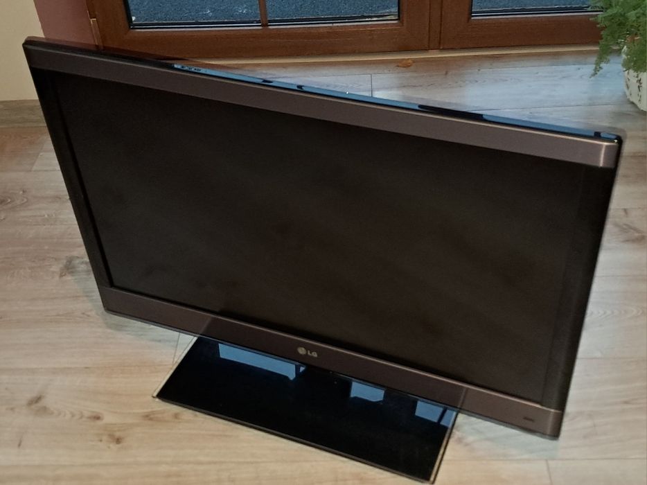 TV 32LW570S plus pilot i podstawa