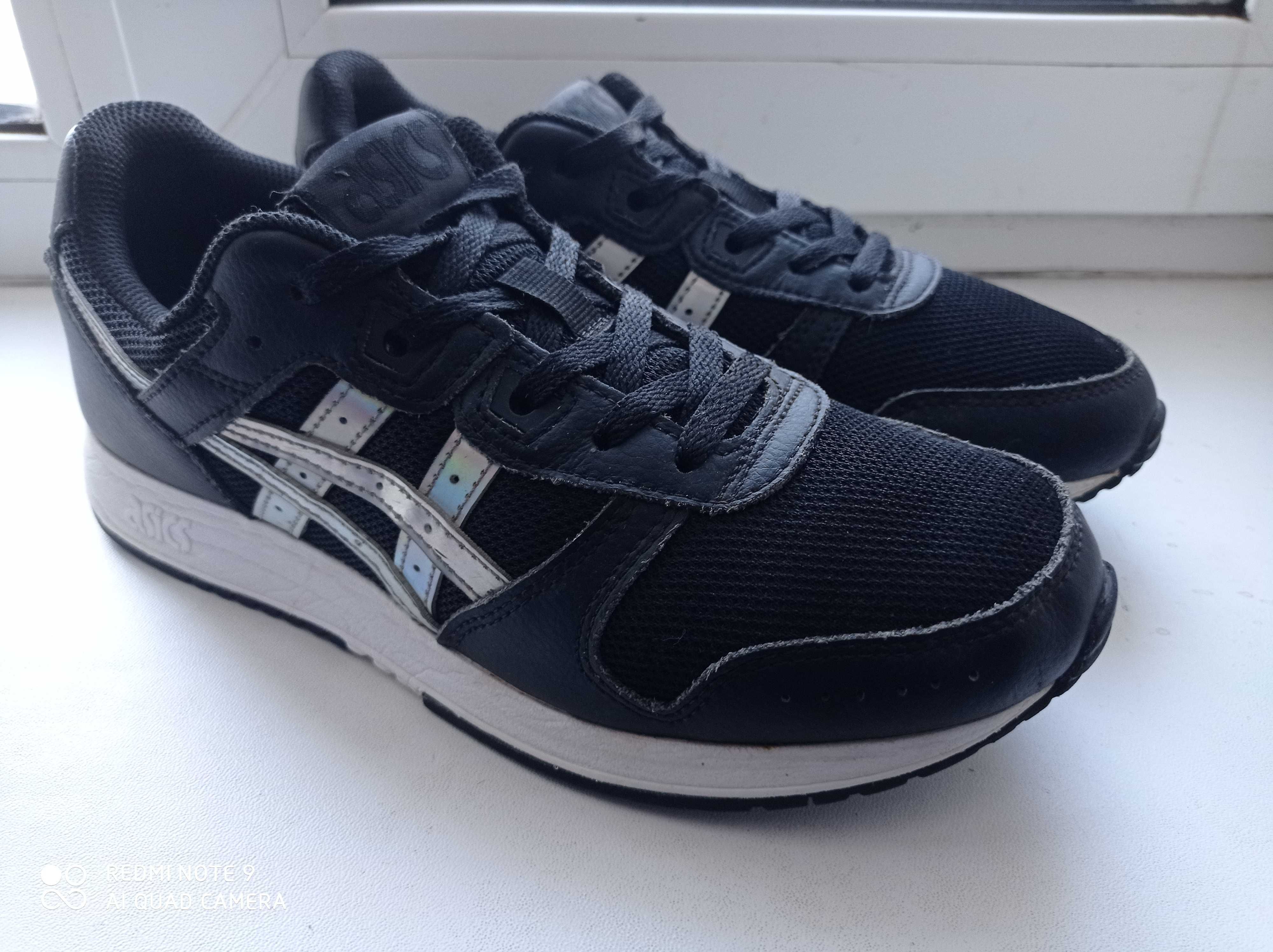 кроссовки  Asics   р - 39