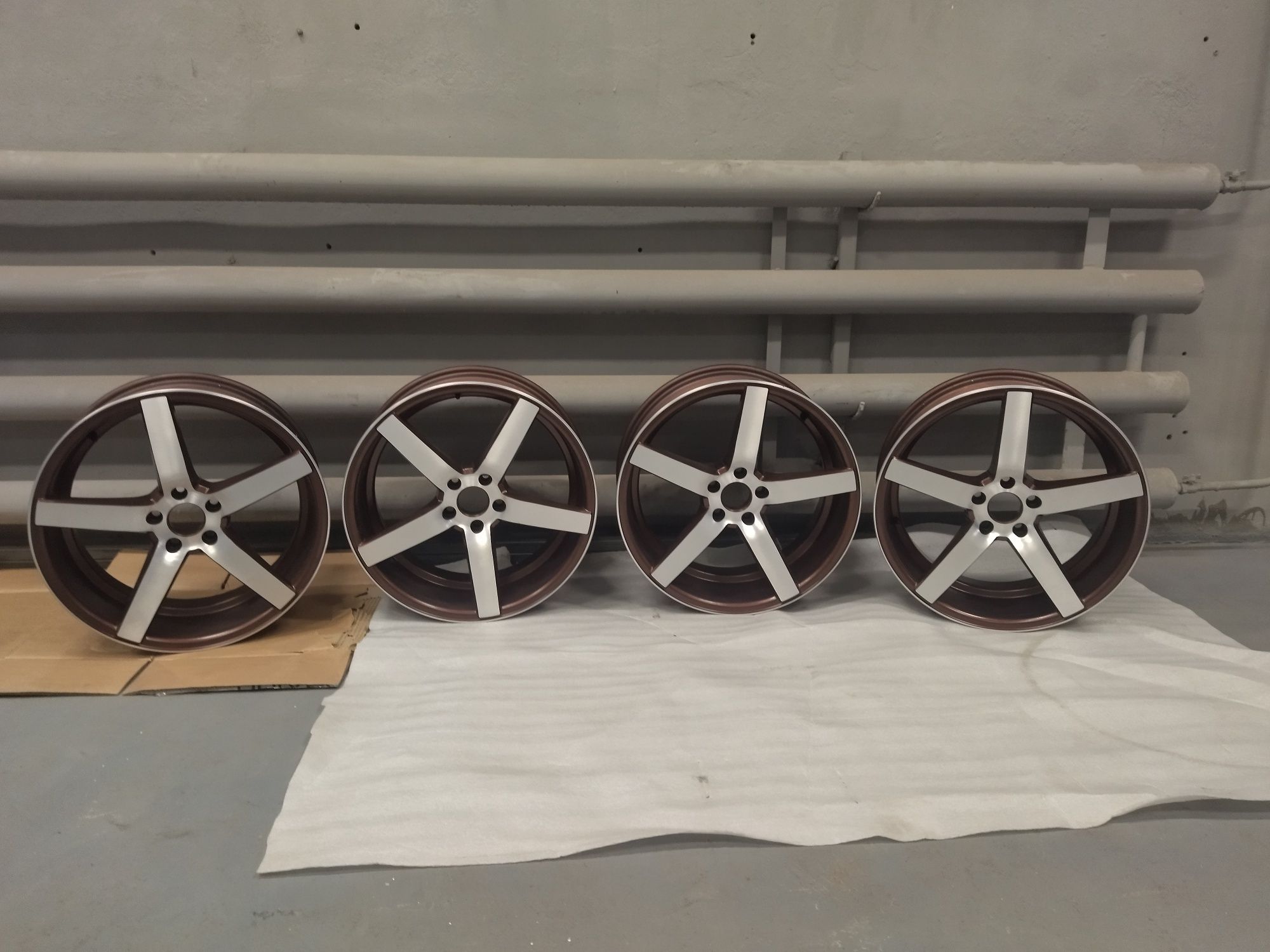 Диски  VOSSEN R19. 5/110. J 8.5. ET45 одноширокі
