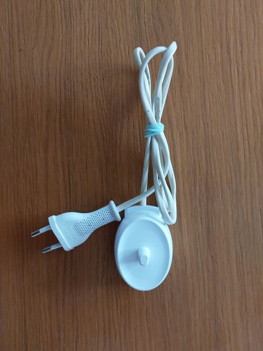 Ładowarka do szczoteczki Oral-B firmy BRAUN