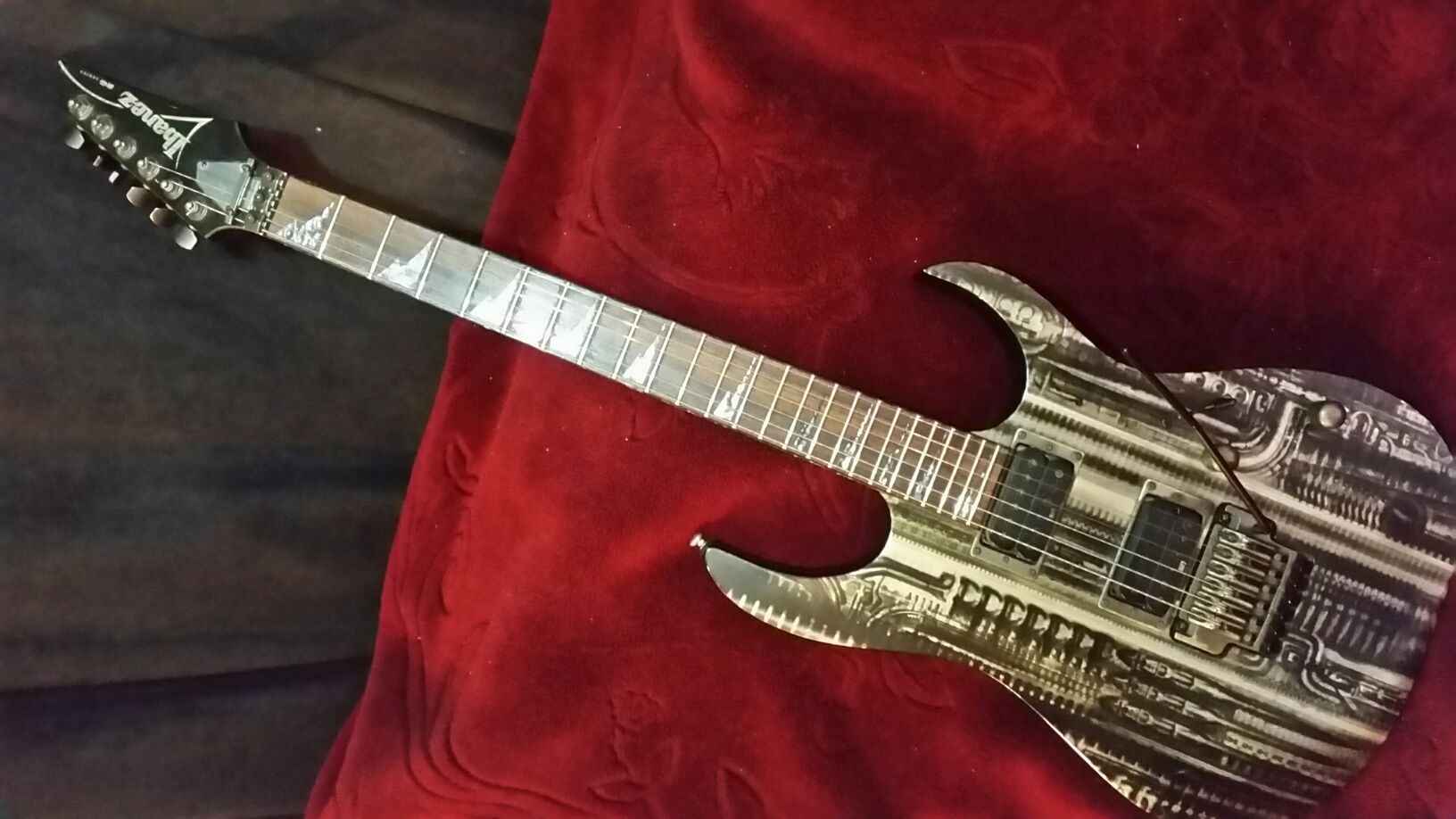 Guitarra Eléctrica Ibanez RgT Giger