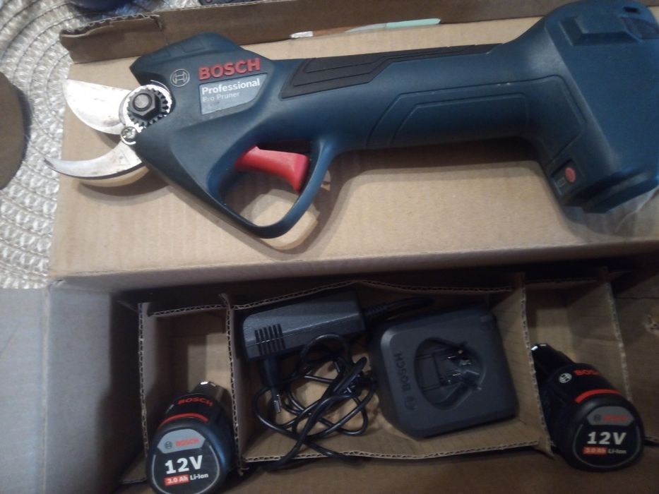 Sekator akumulatorowy elektryczny Bosch Pro ładowarka, 2 akumulatory