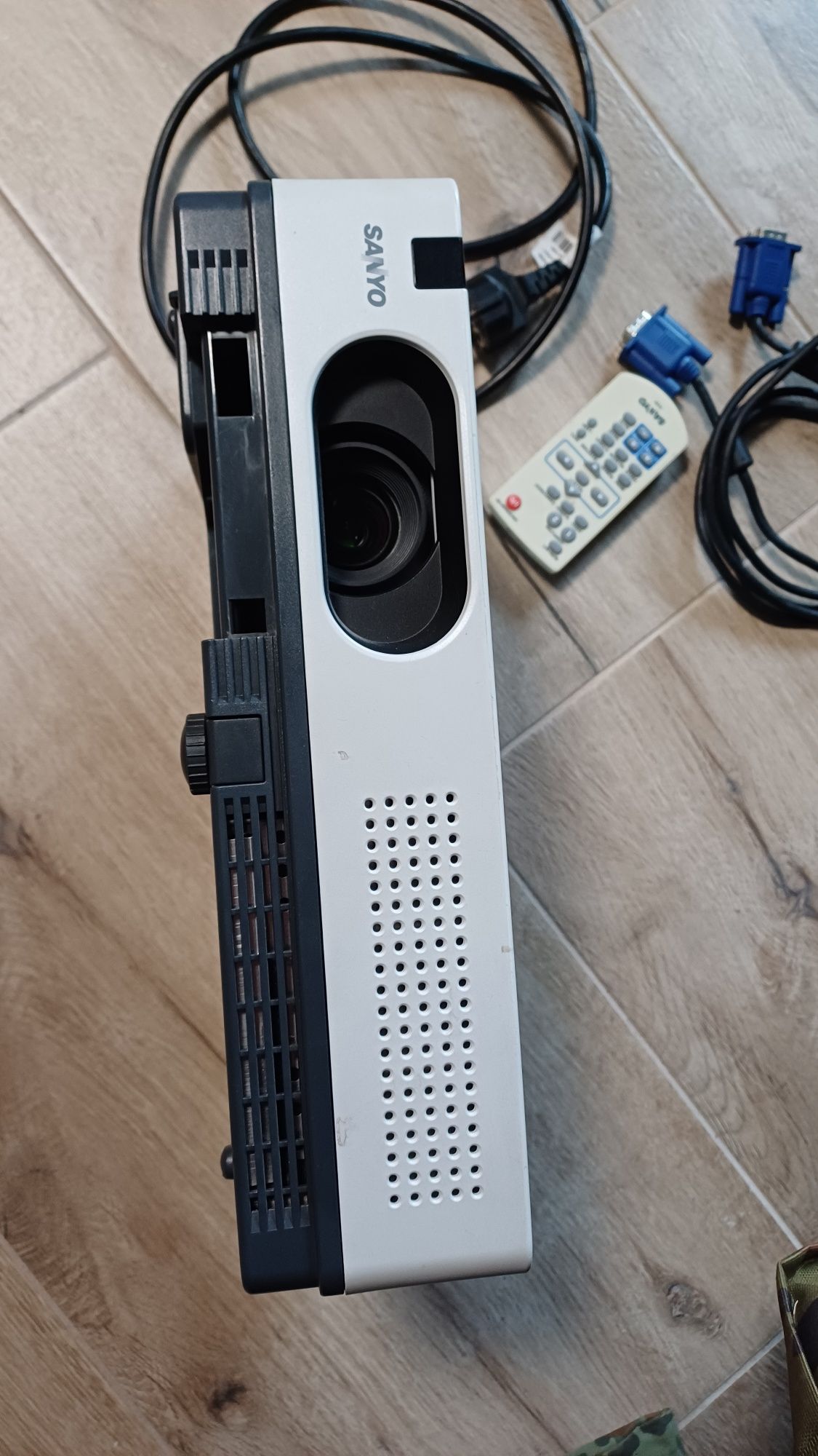 Projektor Sanyo XGA Model PLC-XW200