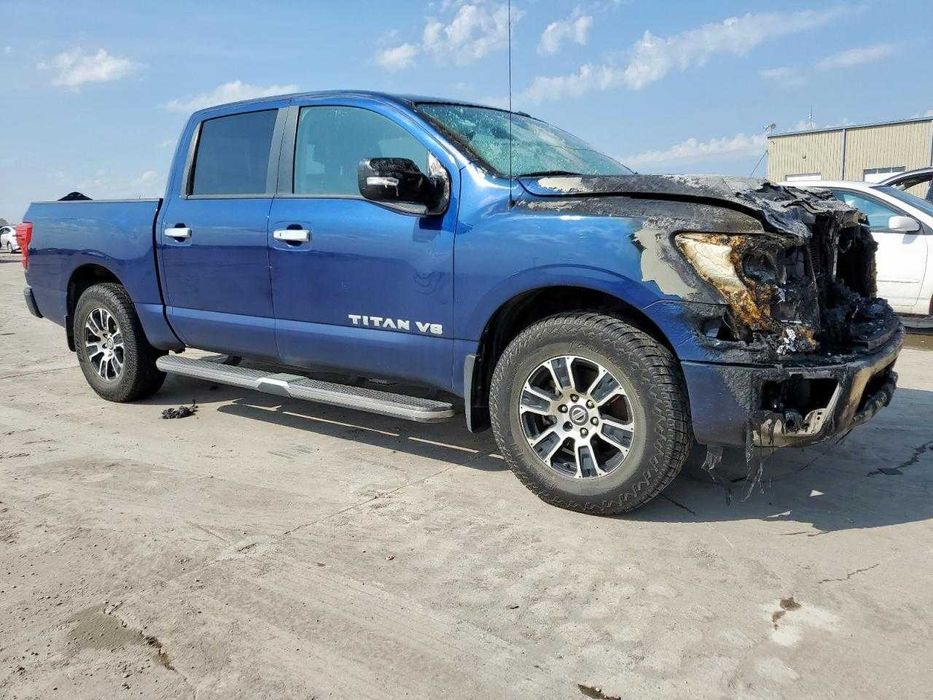 Nissan Titan 5.6l 2020  auto w PL