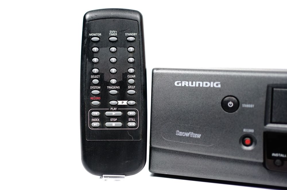 Magnetowid nagrywający GRUNDIG GV 8401 VHS VCR 6-głowic Hi-Fi Stereo