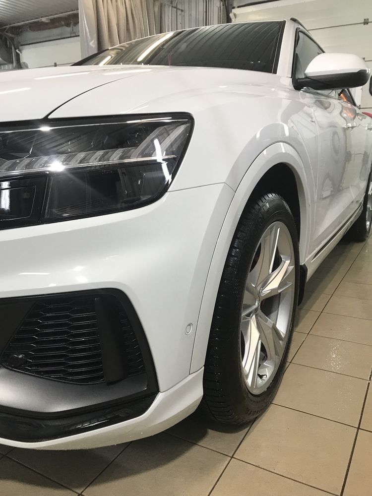 Автомобиль AUDI Q8 S line