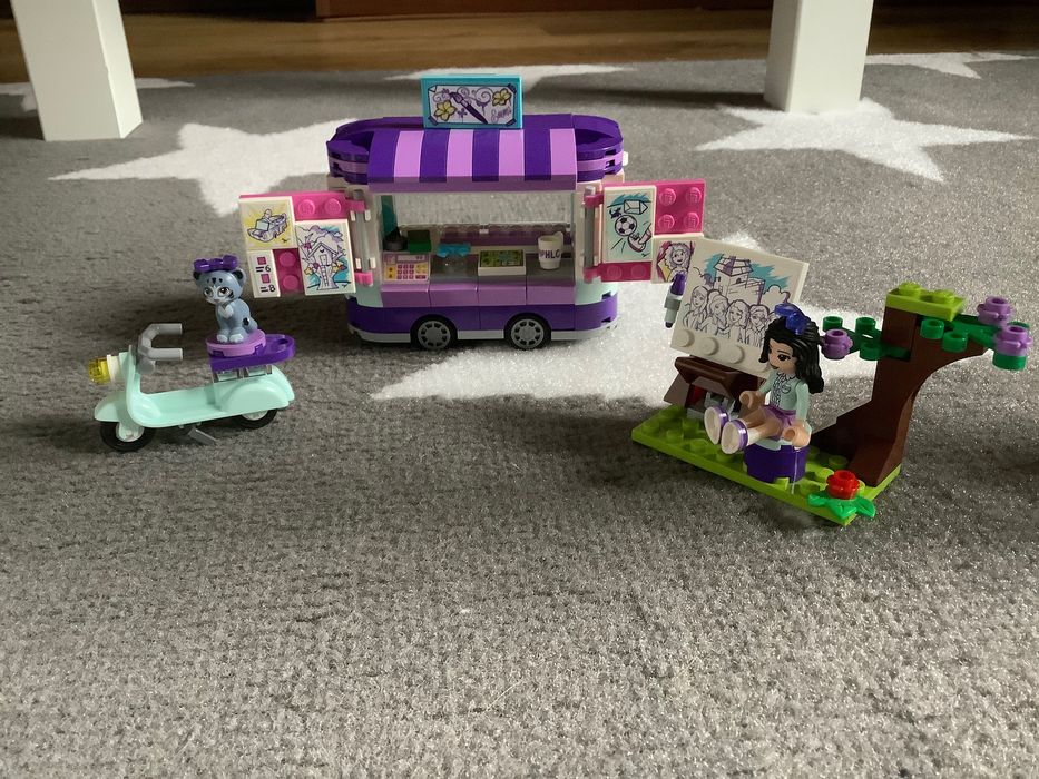 Lego Friends 41332 Stoisko z rysunkami Emmy