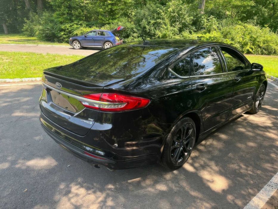 Ford Fusion Hybrid SE      2018