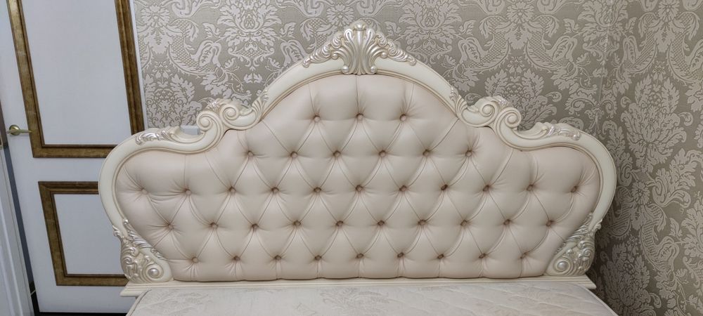 Перетяжка, реставрация стульев, дивана, кресла, кровать, пуф, банкетка