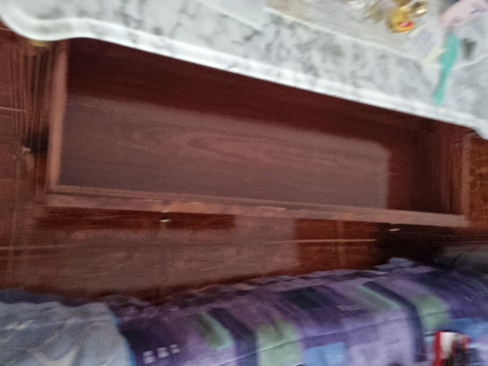 Cama + 2 mesinhas + cómoda + espelho