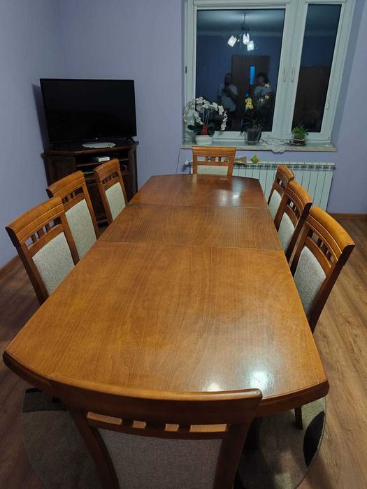 Stół do jadalni salonu