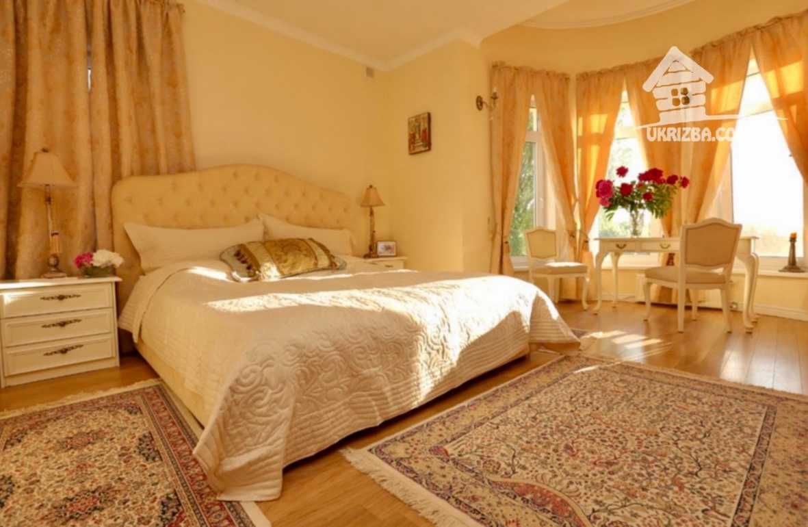с. Хлепча. Будинок 500 кв. VIP-рівня. На березі озера. До 20 осіб.