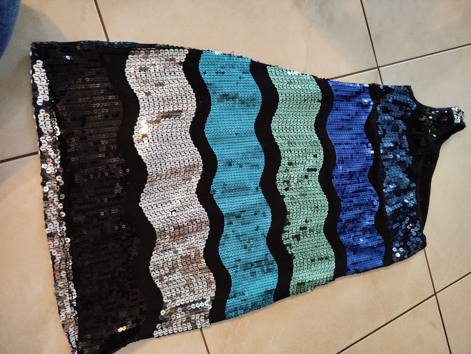 Sukienka młodzieżowa na jedno ramię