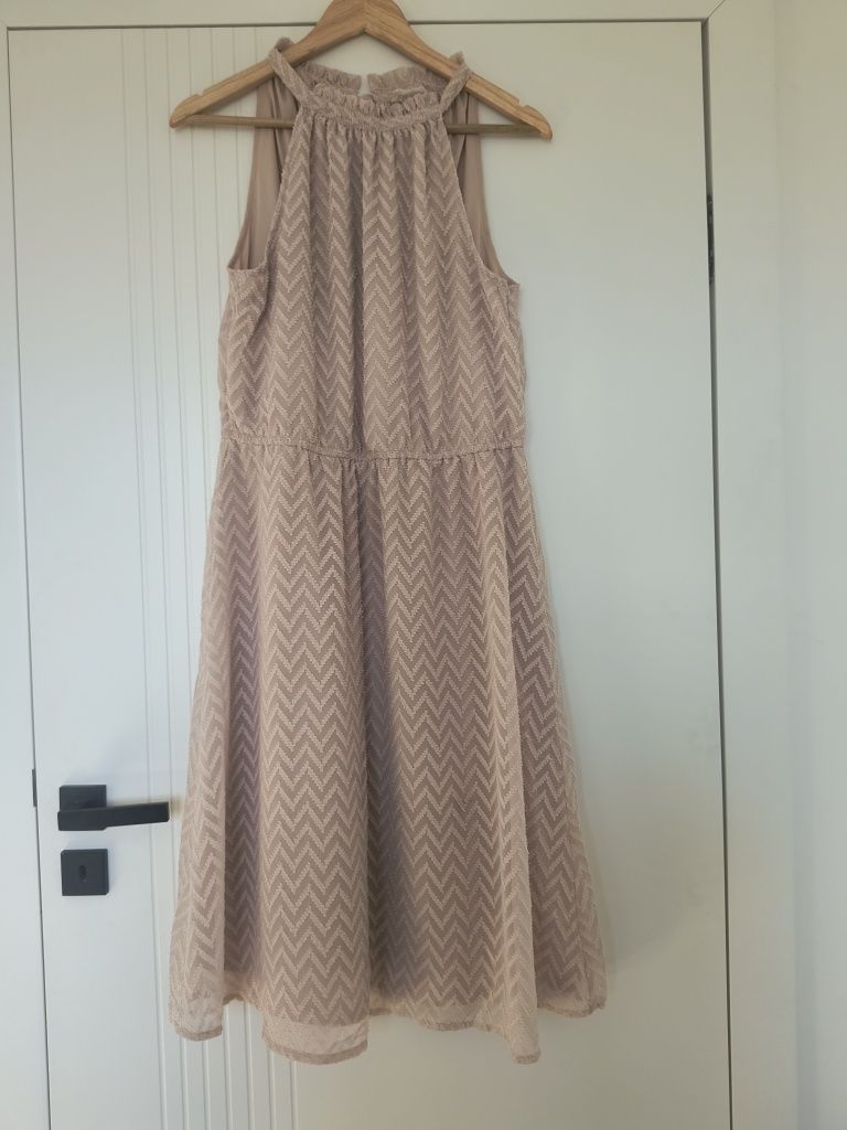 Pudrowa sukienka midi z dekoltem halter Reserved