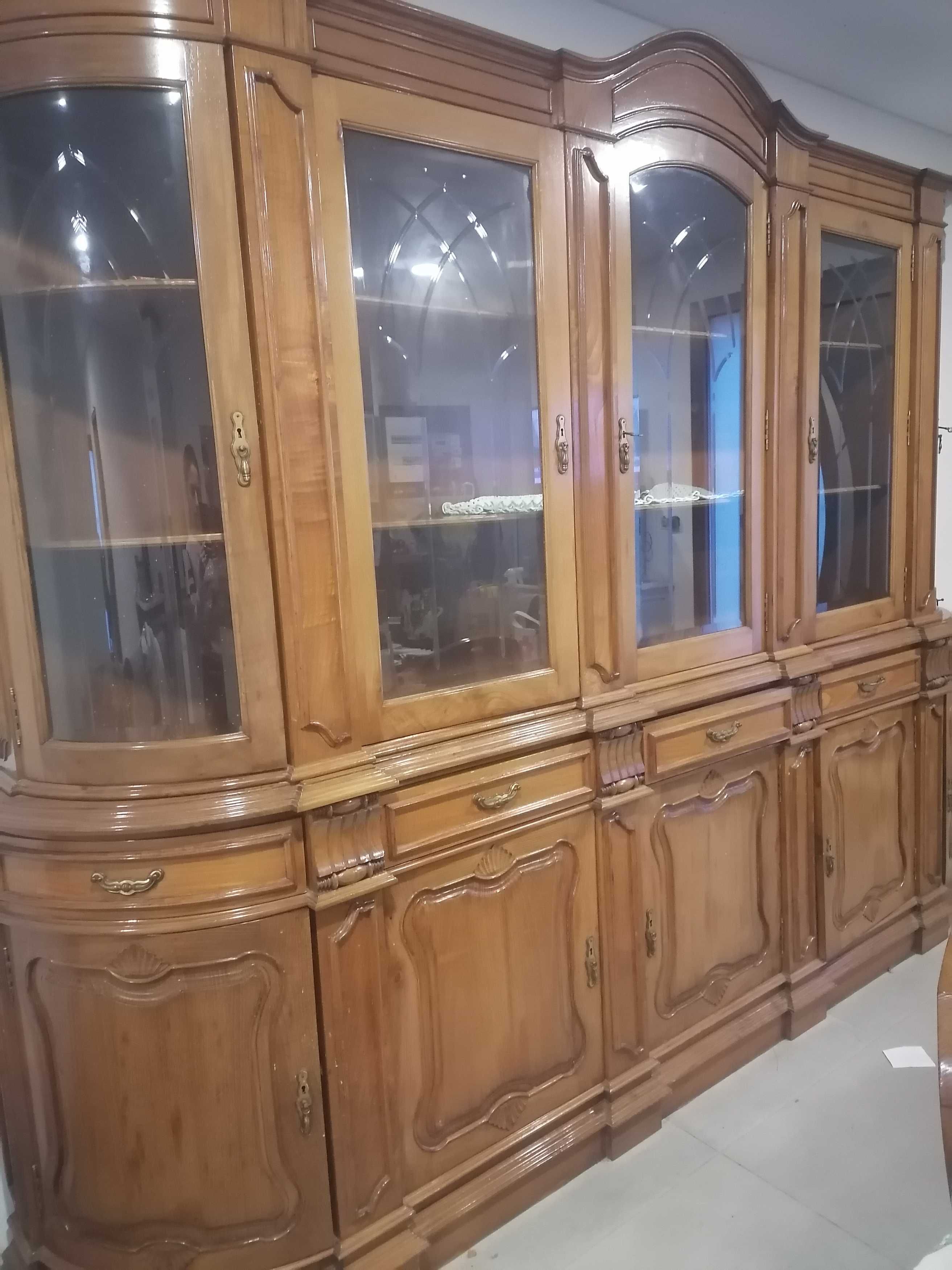 Cristaleira de sala