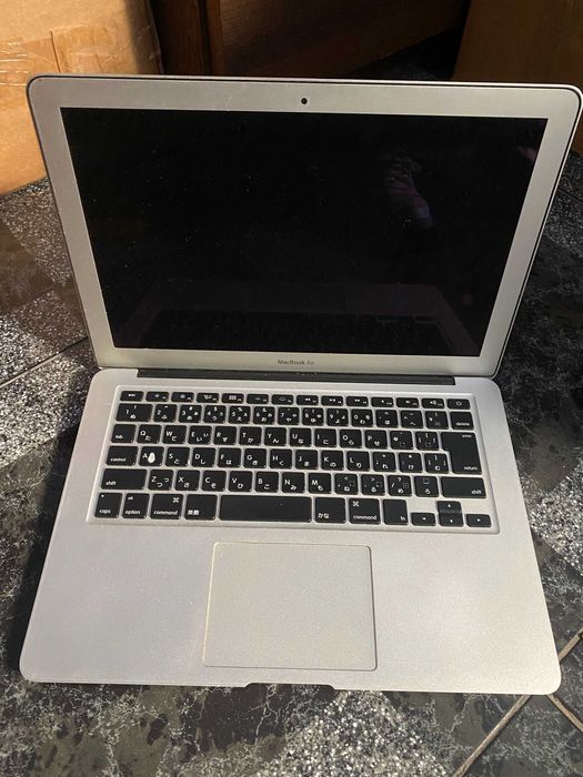 MacBook Air A1369 Avariado para peças  não liga