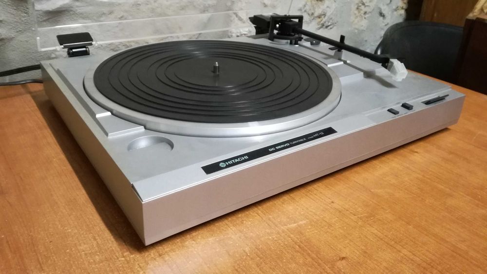 gira discos Hitachi HT-12 como novo