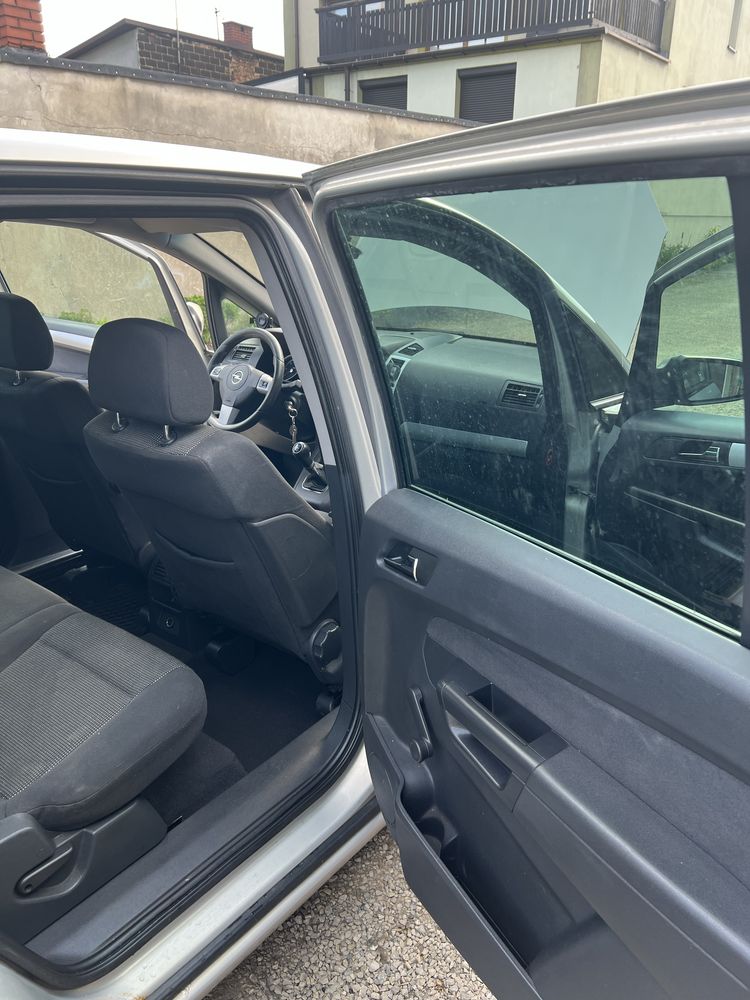 Opel zafira 7- osobowa 1.9 CDTI Bogate wyposazenie Faktura VAT
