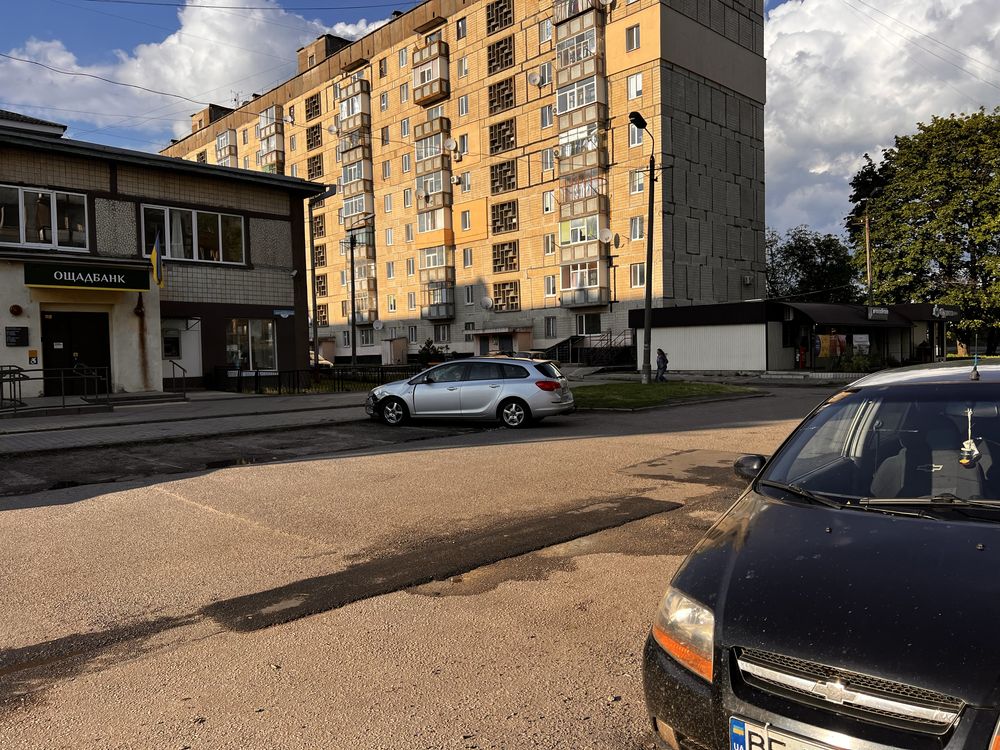 Задається торгове приміщення 80кв. м., Без комісії.