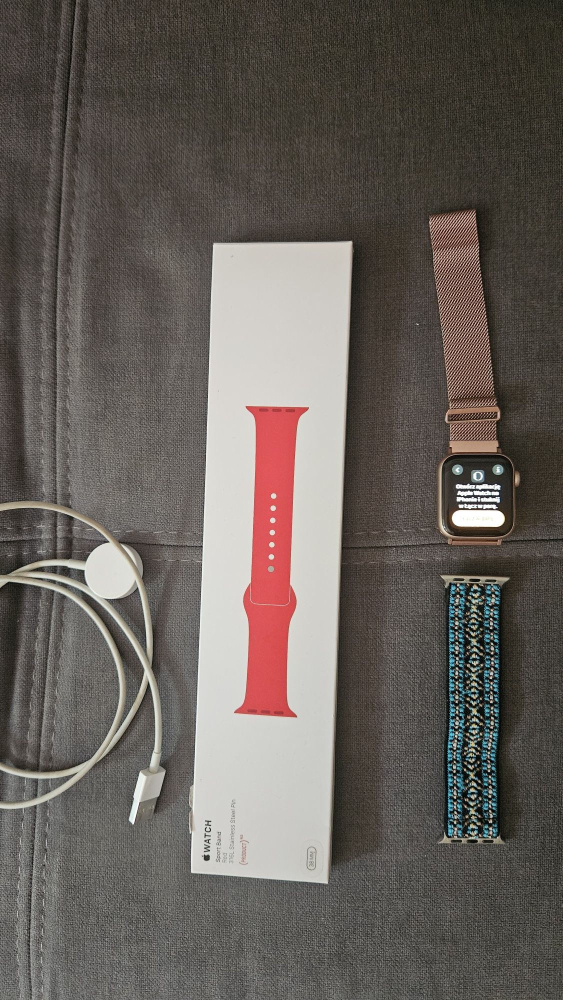 Apple Watch 4 series z GPS, plus trzy paski