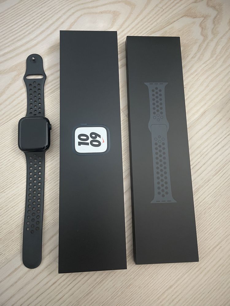 Apple Watch 7 Nike 45/Midnight Aluminum/Black Sport GPS
