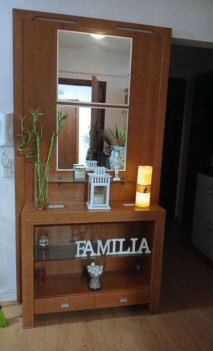 Móvel de entrada com prateleiras em vidro