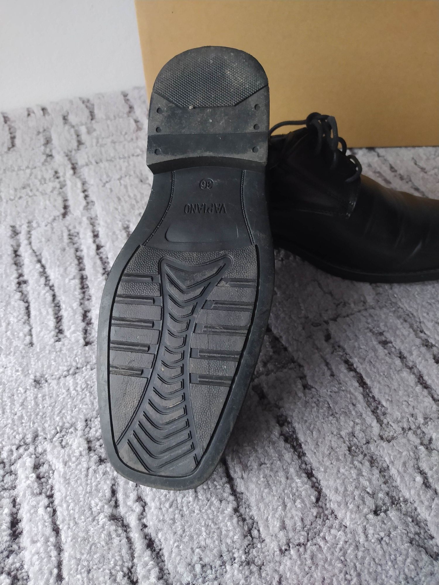 Buty na Pierwszą Komunię rozm. 35 stan Bardzo Dobry