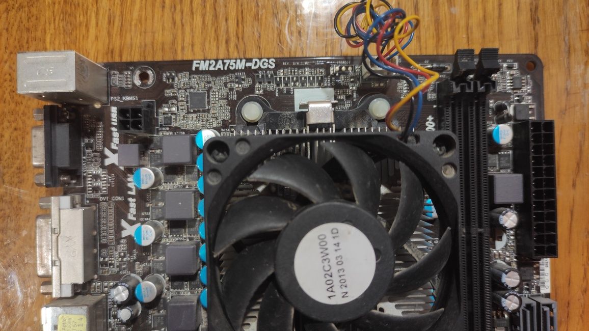Материнская плата ASRock с ЦП AMD