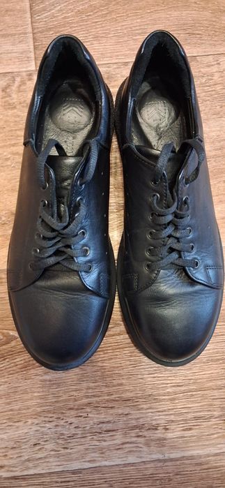 Продаж чорних туфлів 40 розміру