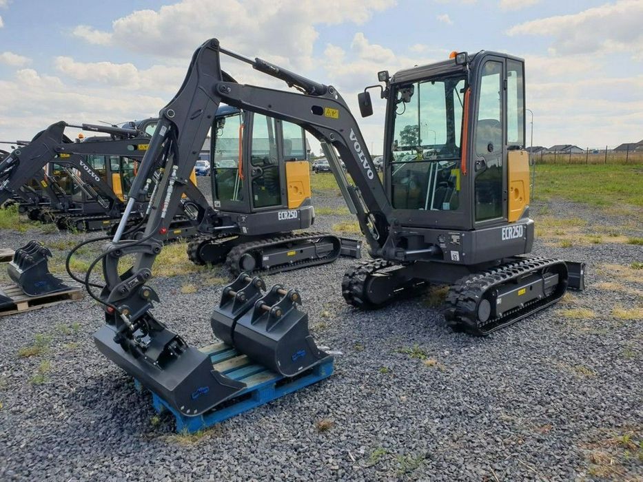 Volvo ECR25D NOWA DOSTĘPNA OD RĘKI, SZYBKOZŁĄCZE, DŁUGIE RAMIĘ, OBRÓT W OBRYSIE  NOWA, ZX26-6, PC-26MR-5, SV26, ViO26-6, TB325R, 8025, DX27Z-7, E27Z