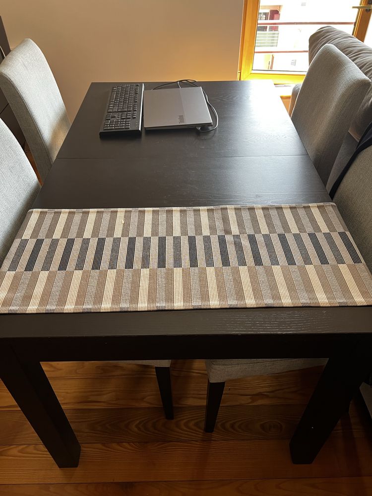 Mesa de sala + cadeiras