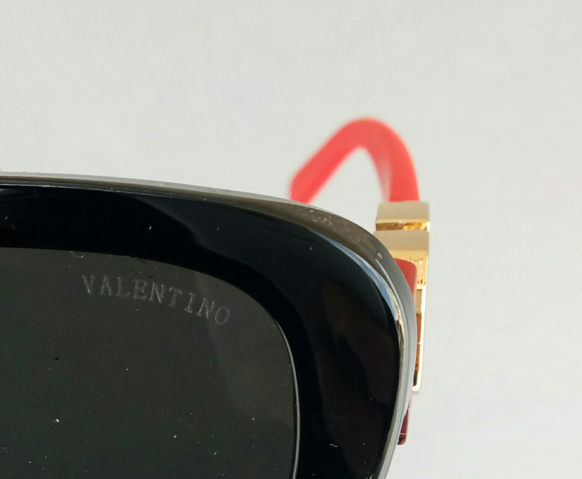 Valentino очки женские солнцезащитные узкие черные с красными дужками