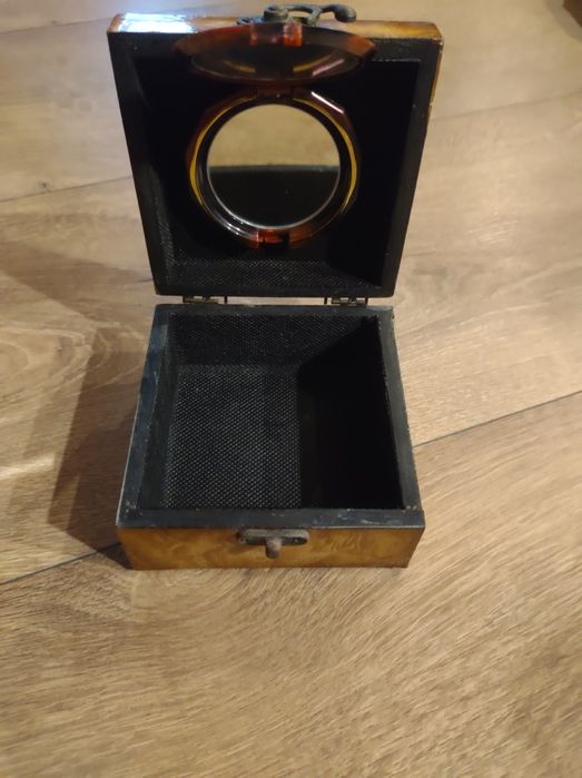 Pudełko szkatułka na biżuterię kosmetyki i drobiazgi z lusterkiem