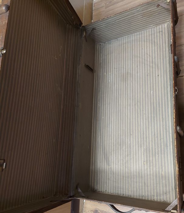 Sygnowany przedwojenny kufer podróżny