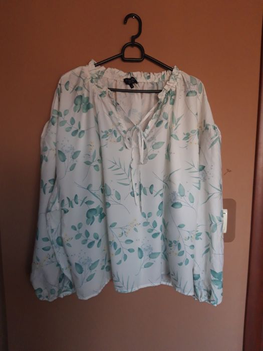 Śliczna bluzka bufiaste rękawy rozmiar 48/50/52  5XL  In The Style