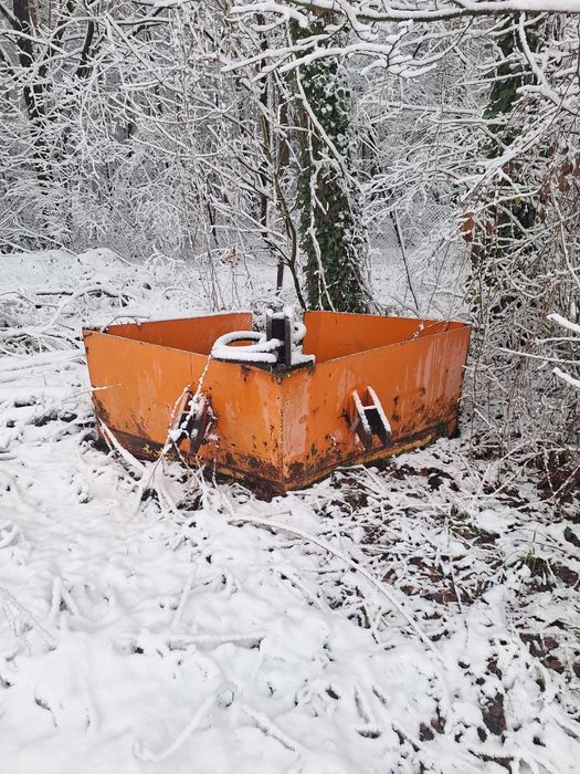 Pług do odśnieżania za ciągnik