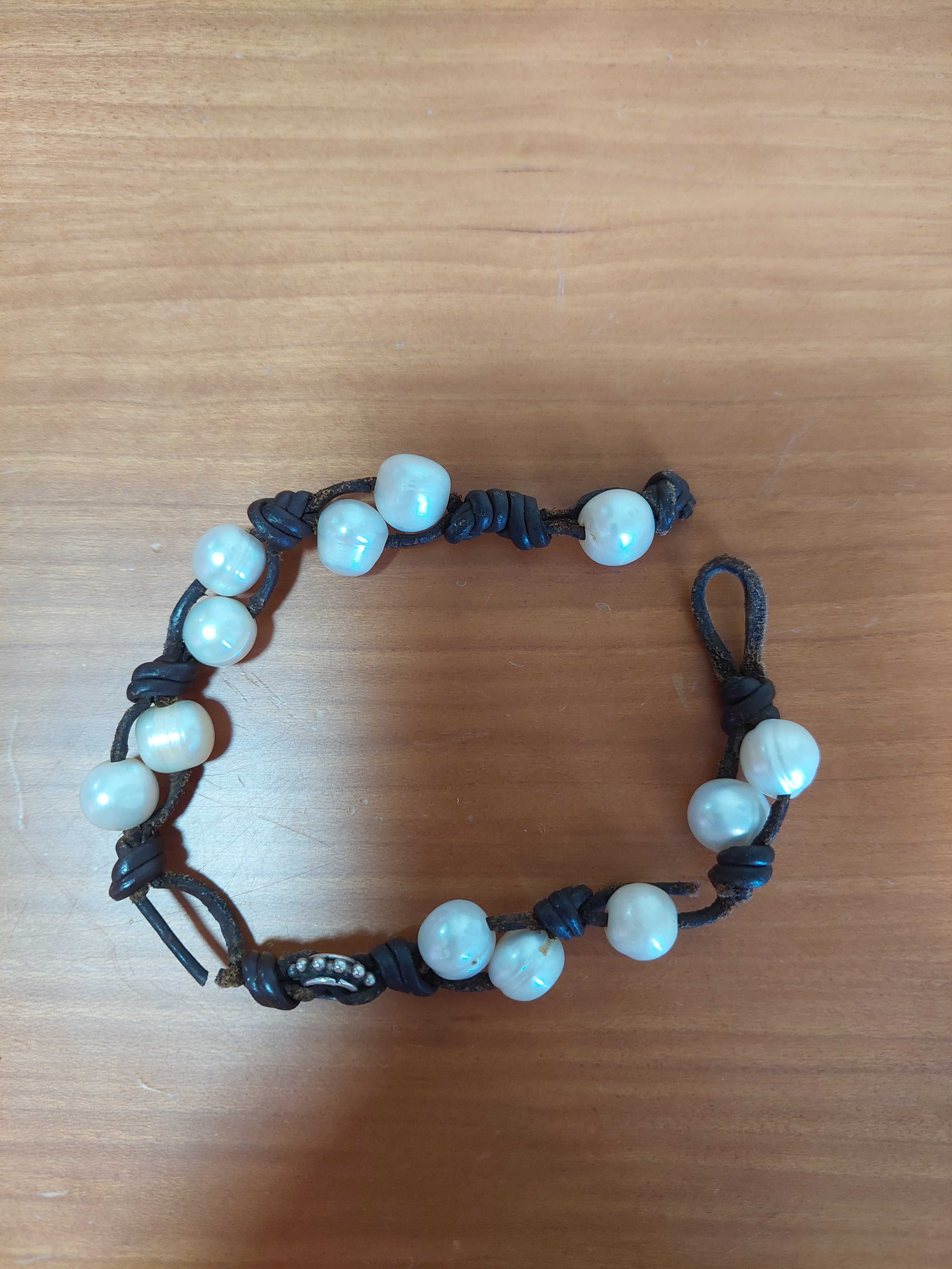 Fio e pulseiras para peças