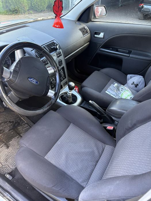 Ford momdeo 1.8 benzyna . Fajhy stan . Klimatyzacja. Hak