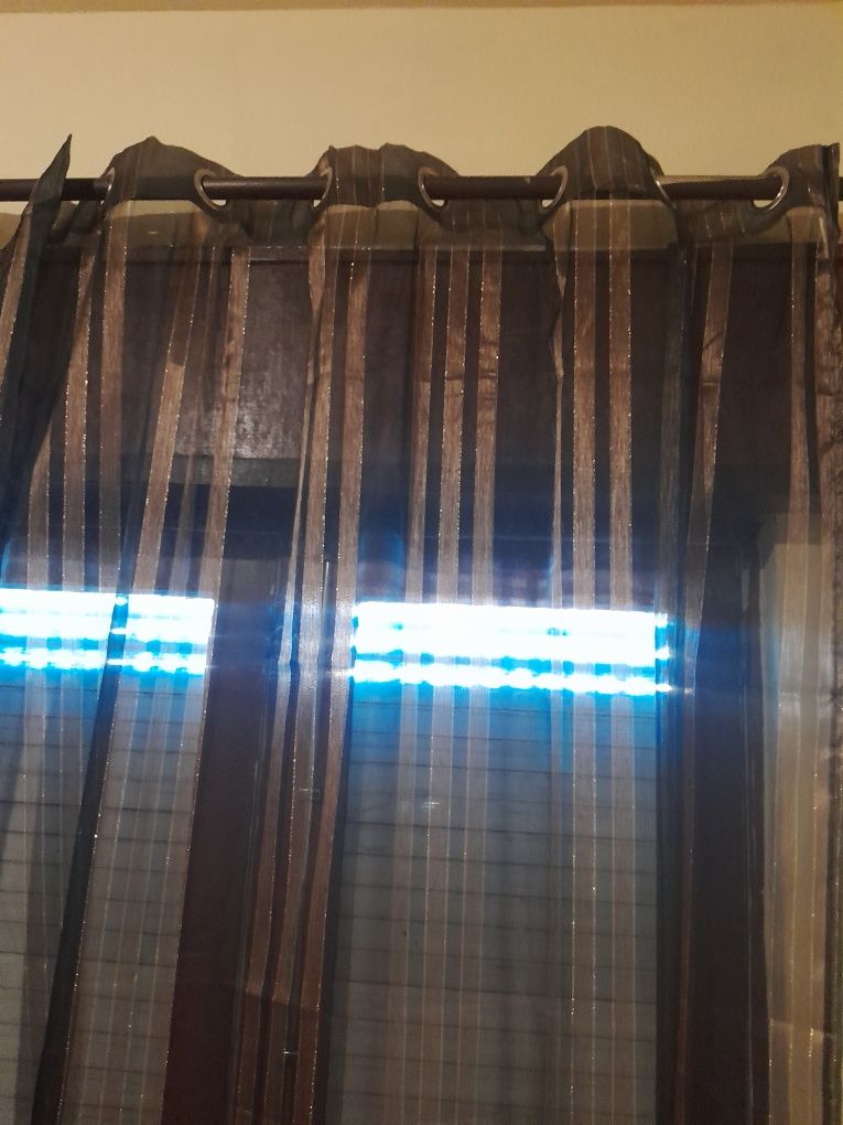 Cortinas castanhas