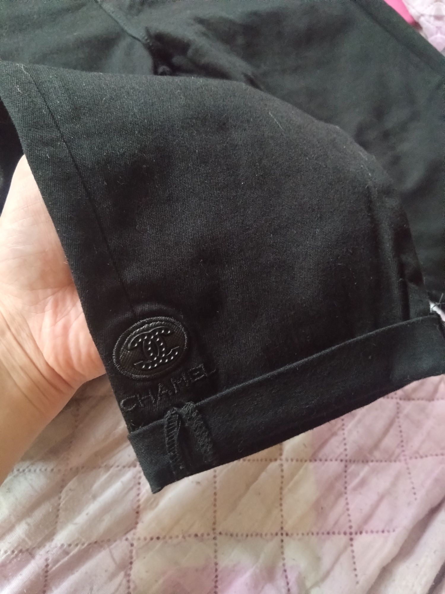 Czarne spodnie Chanel 40